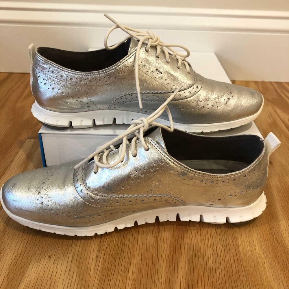 Hardly worn sneakers, rare find